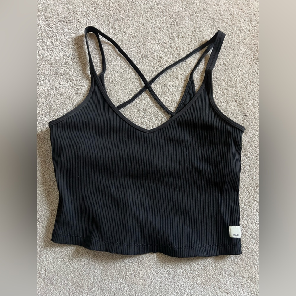 Vuori Black Ribbed Crop tank